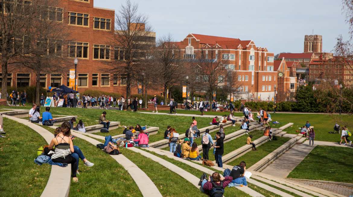 Students gather in the HSS Amphitheatre